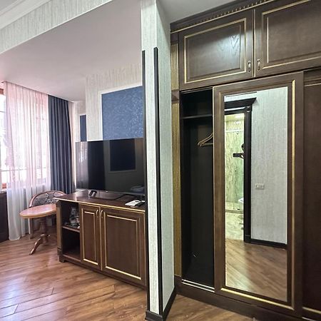 Royal Renaysance Hotel Jerevan Buitenkant foto