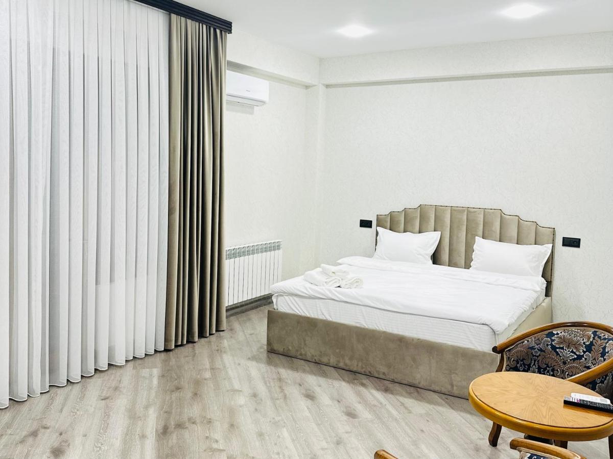 Royal Renaysance Hotel Jerevan Buitenkant foto