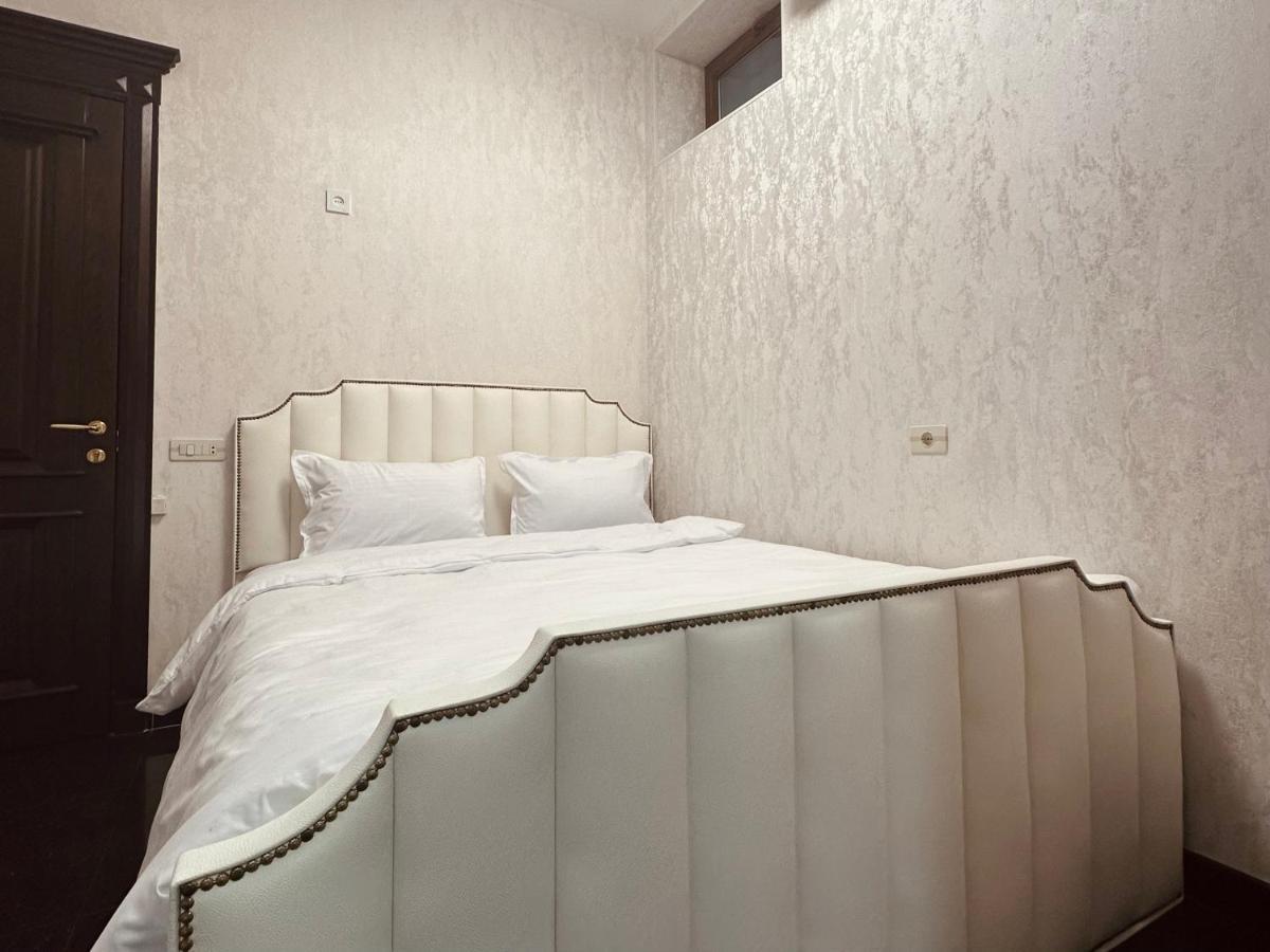 Royal Renaysance Hotel Jerevan Buitenkant foto