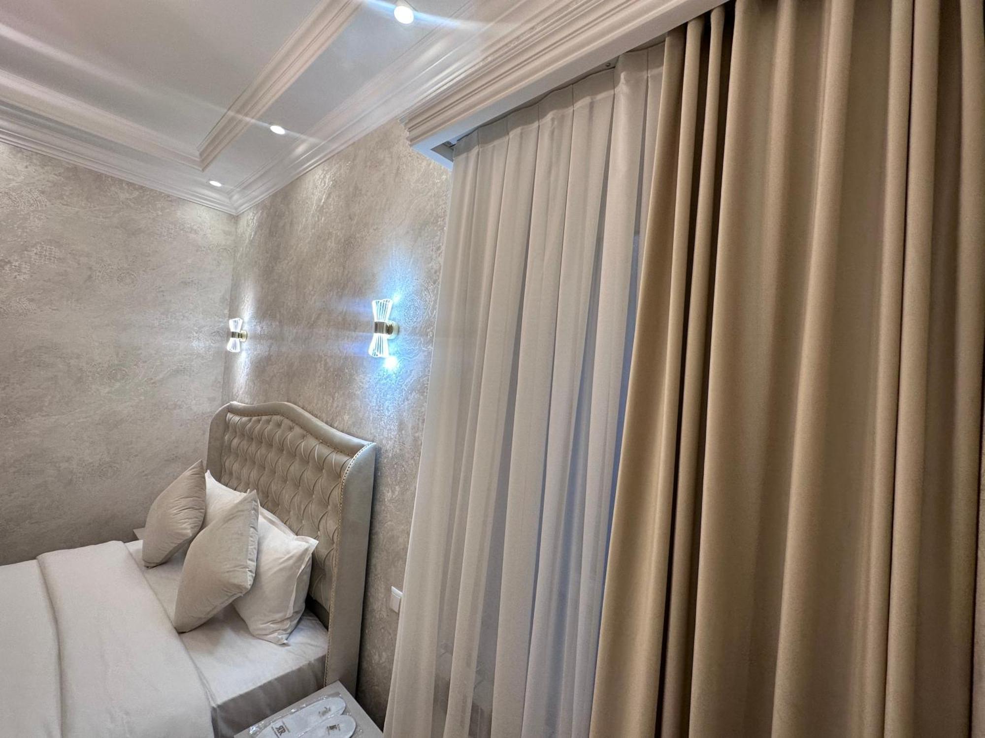 Royal Renaysance Hotel Jerevan Buitenkant foto