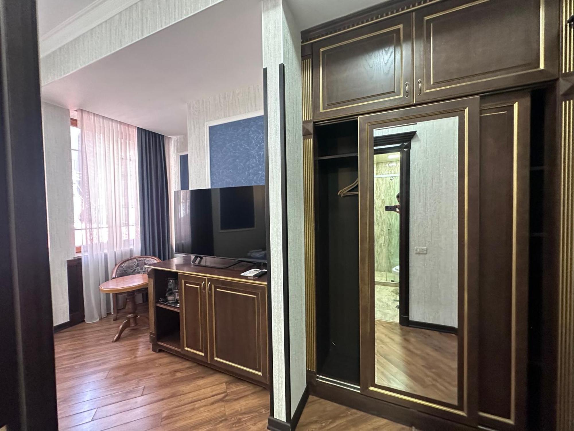 Royal Renaysance Hotel Jerevan Buitenkant foto