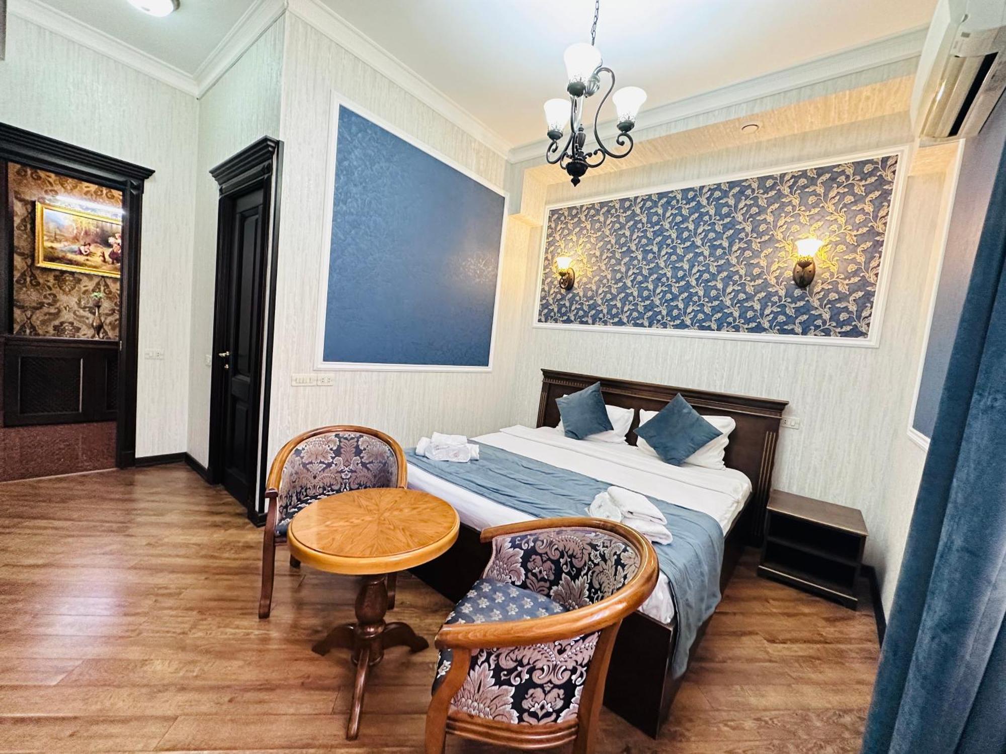 Royal Renaysance Hotel Jerevan Buitenkant foto