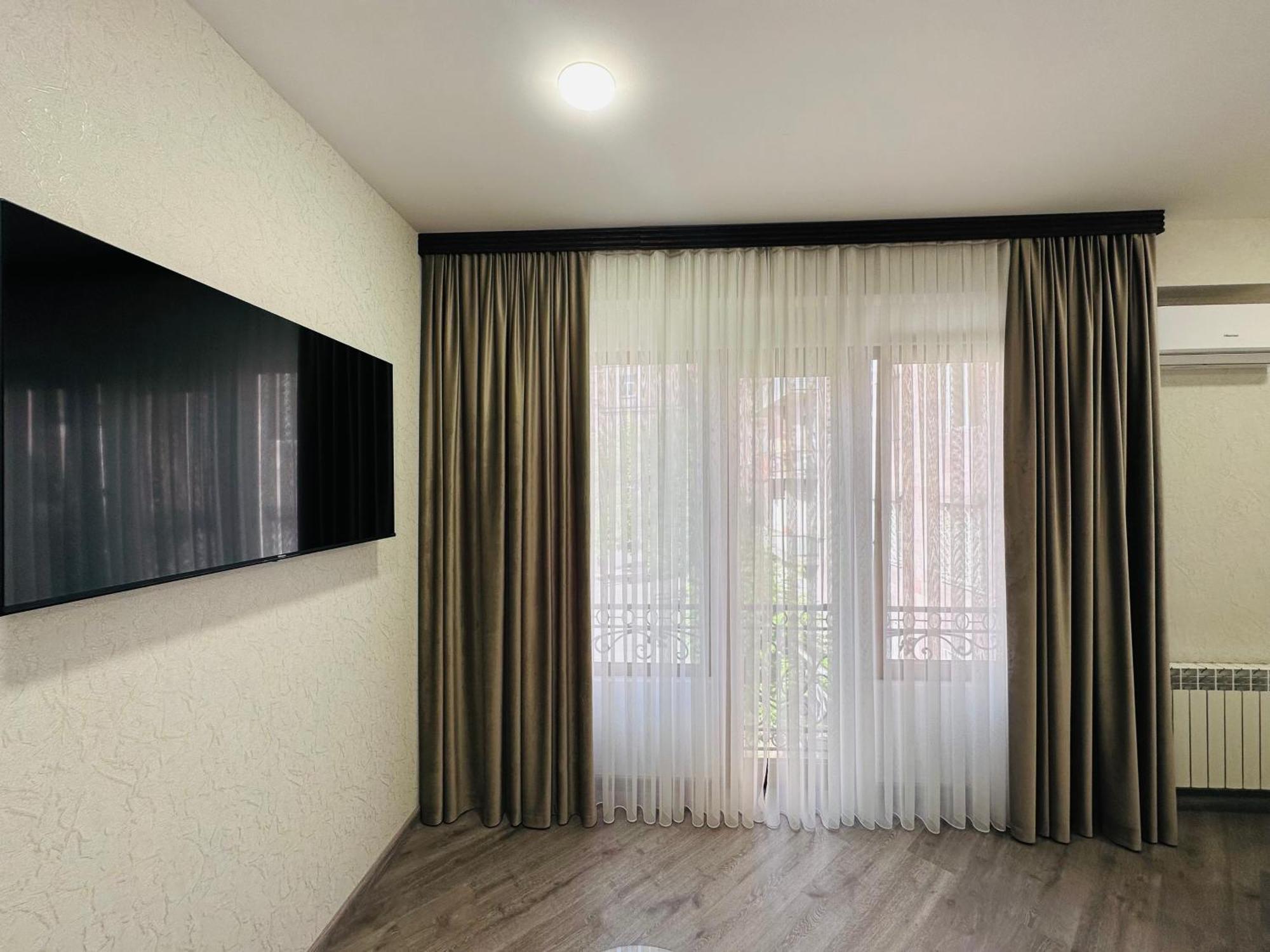 Royal Renaysance Hotel Jerevan Buitenkant foto